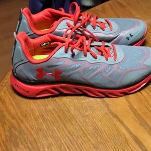 Men’s size 9 Under Armour sneakers